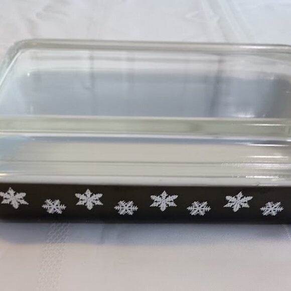 Vintage Pyrex Black Snowflake Space Saver 1 1/4 Quart with Lid - Picture 4 of 7